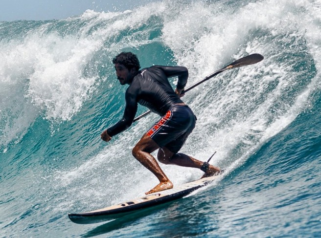 Clean right-hander with a surfer trimming on the face